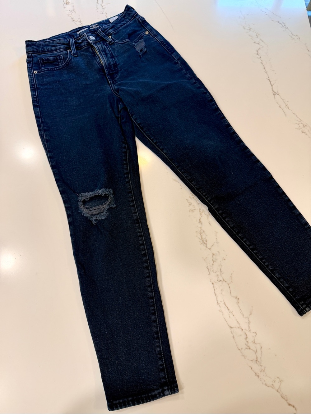 Old Navy Women's Skinny Jeans in Dark Blue with Distressed Knee